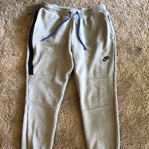 Men’s Nike Joggers. Size Large.